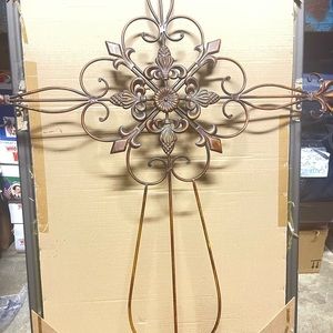 Metal cross wall decor